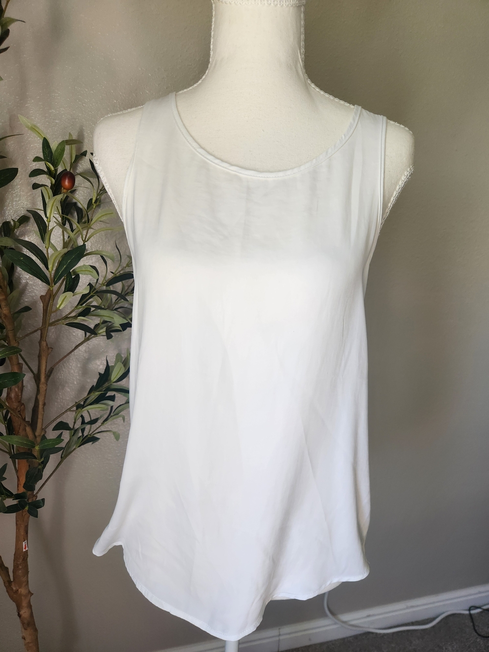 stradivarius White Scoop Neck Sleeveless Camisole